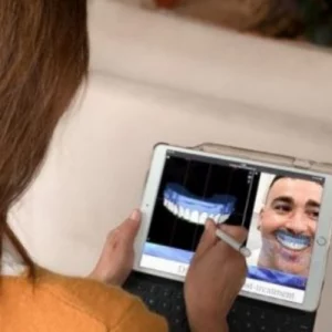 Consulta dental online diseño sonrisa hombre